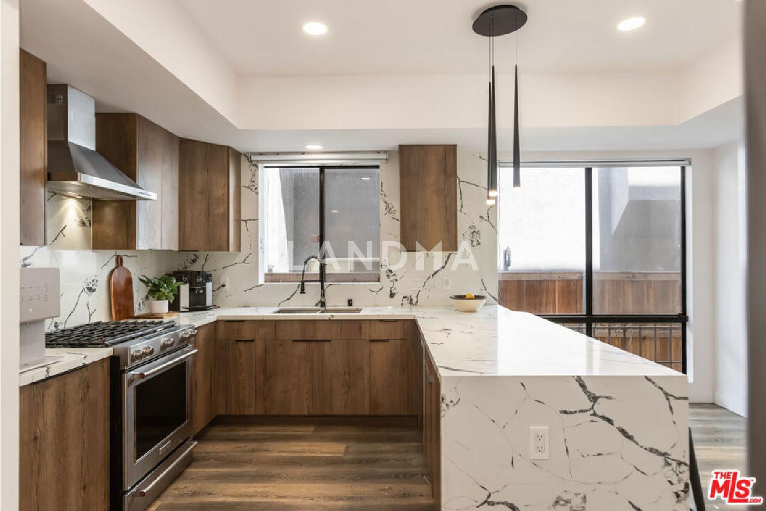 1210 N Kings Road #101