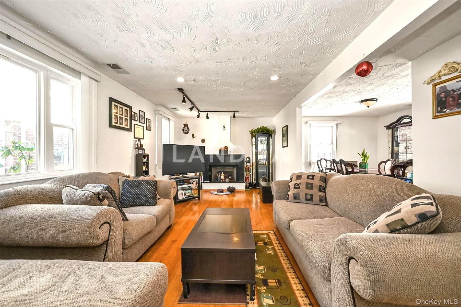 68-57 Cloverdale Boulevard  Unit 109 官网图片 2