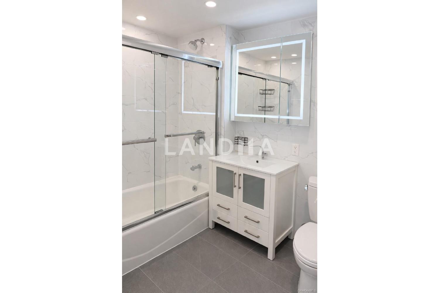52-16 Roosevelt Avenue  Unit 2C 官网图片 5