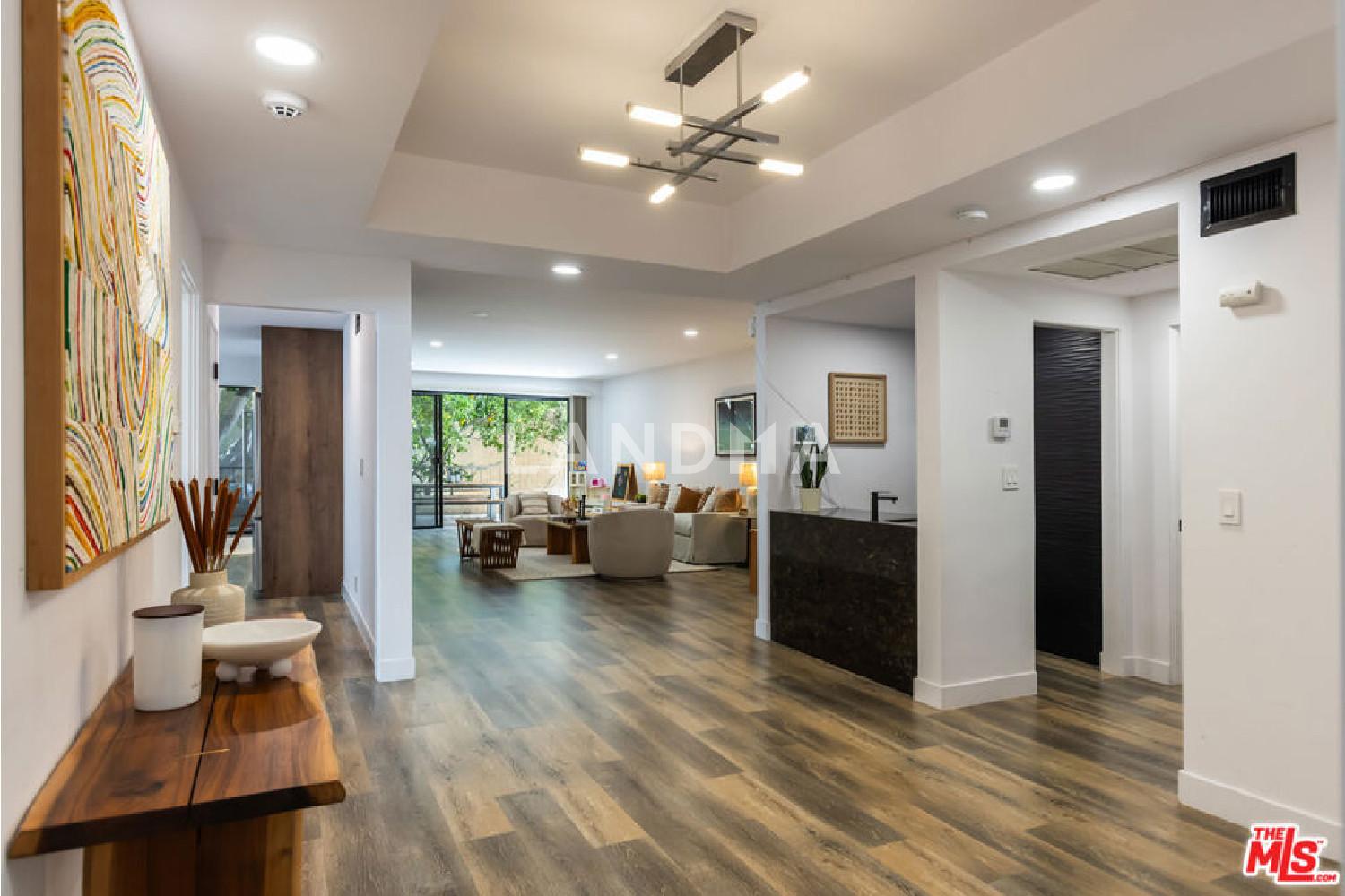 1210 N Kings Road #101 官网图片 6