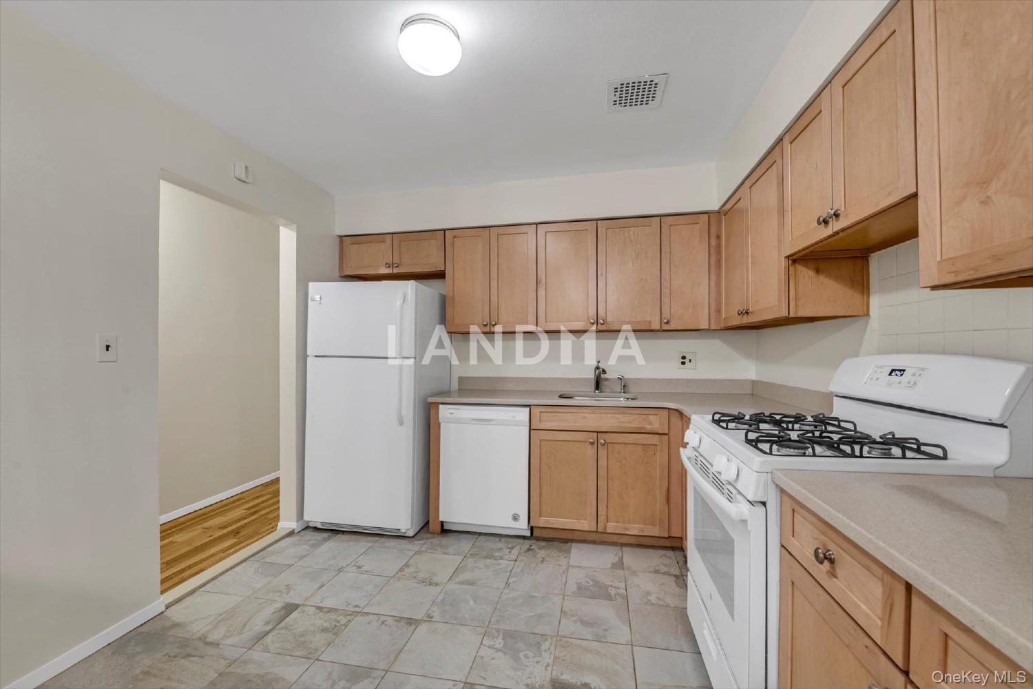 22030 64th Avenue  Unit 2Fl. 官网图片 6