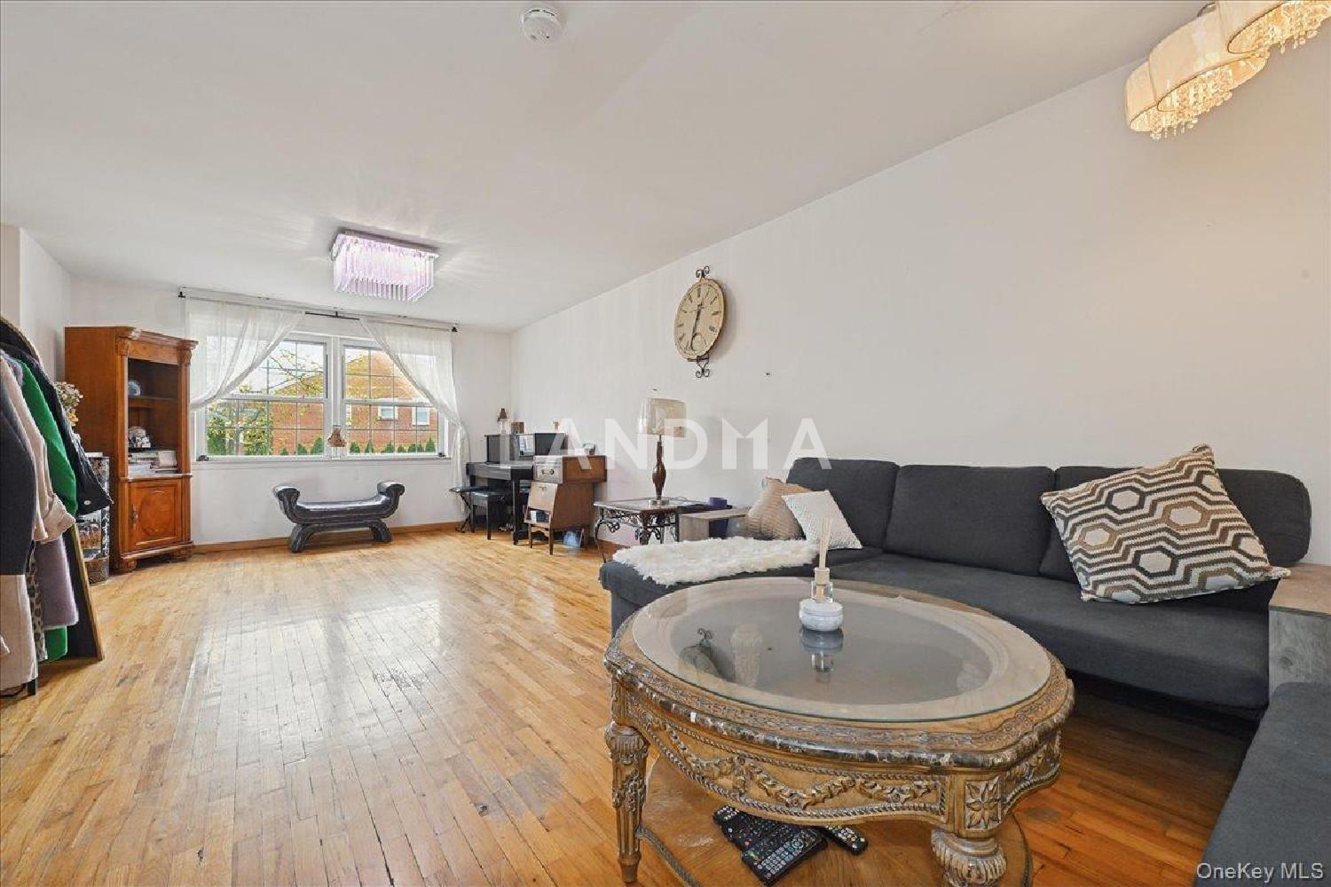 6239 Douglaston Parkway  Unit 19 官网图片 8