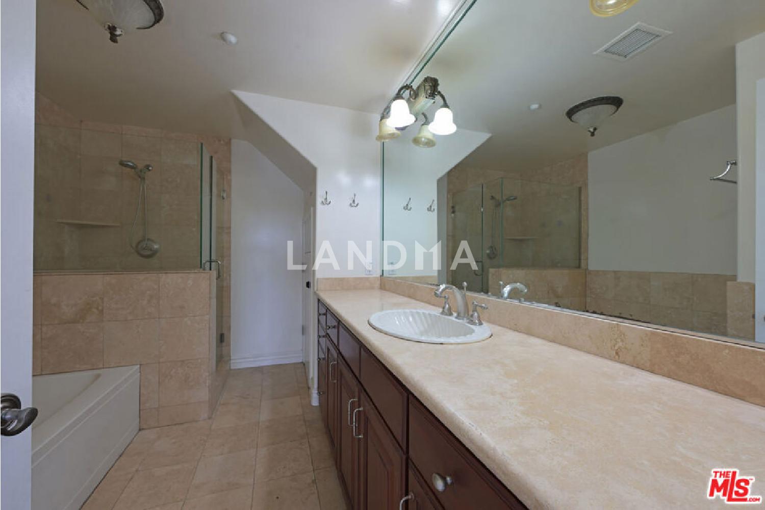 8555 Cashio Street #PH4 官网图片 19