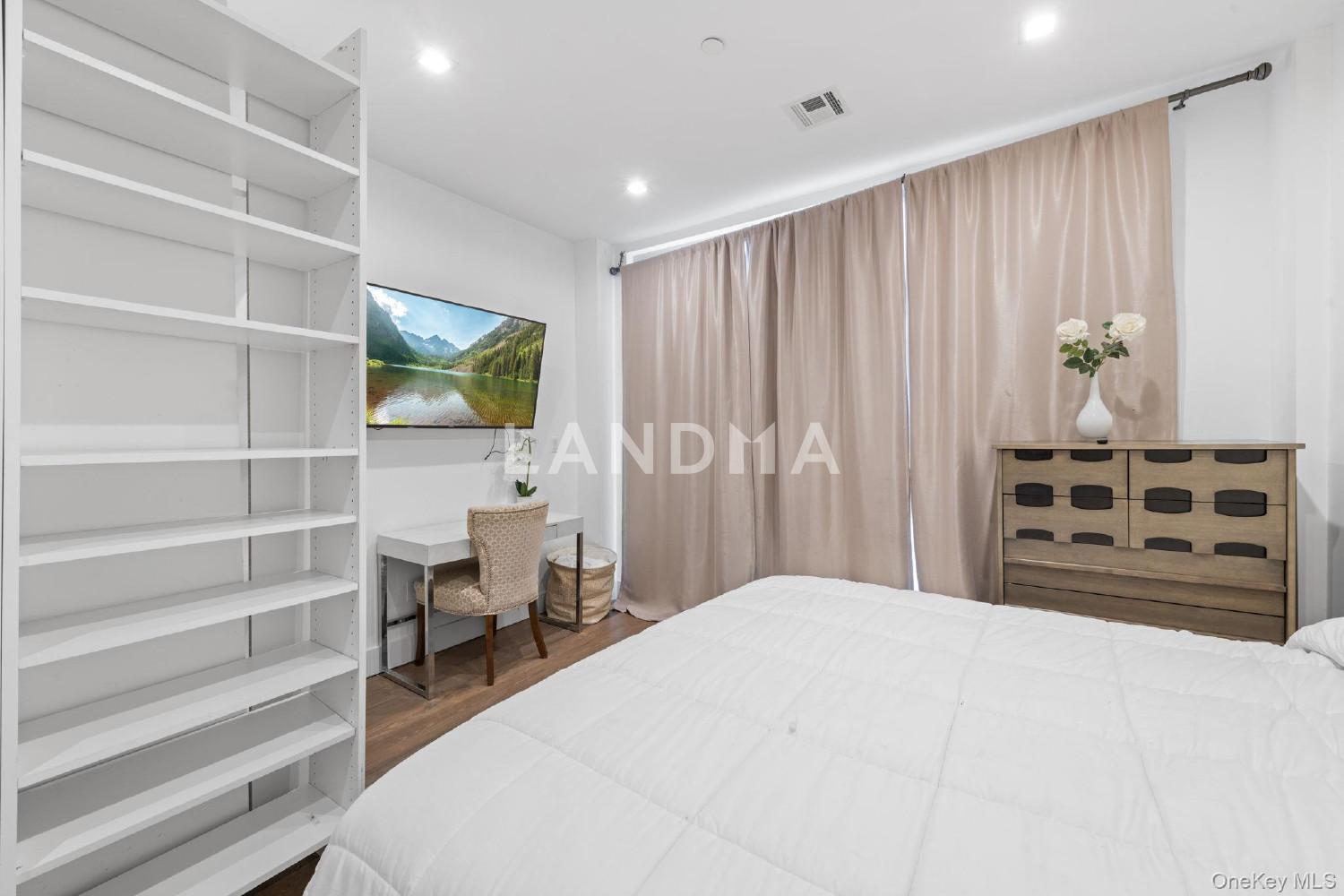 1769 E 13th Street  Unit 2B 官网图片 6
