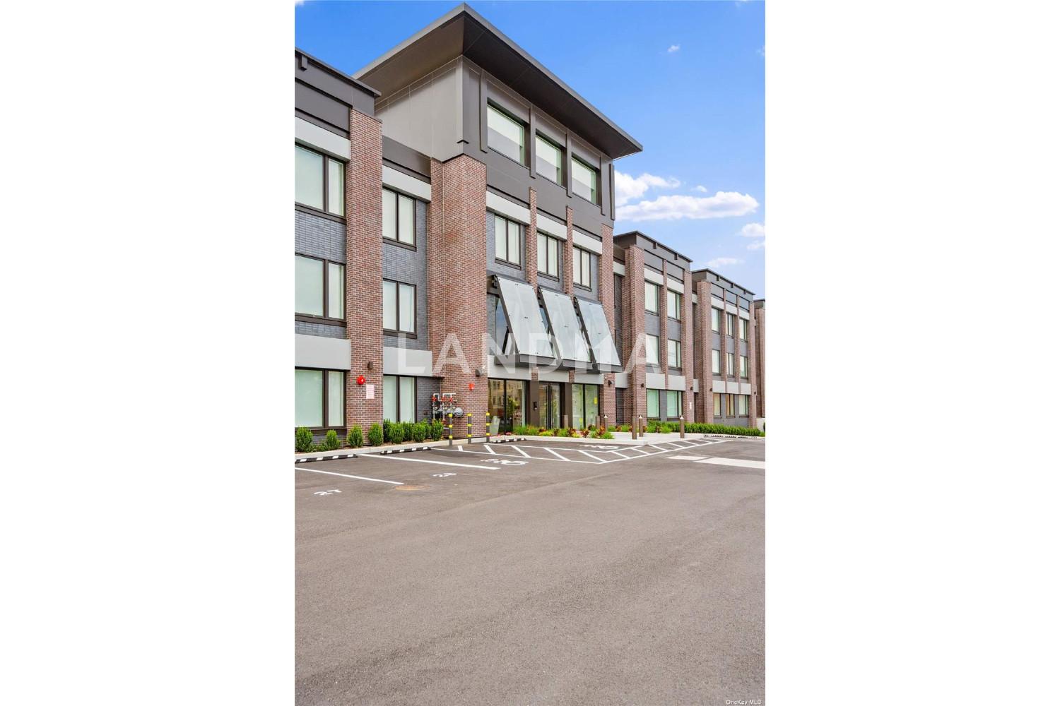 218 Middle Neck Road  Unit 203 官网图片 3