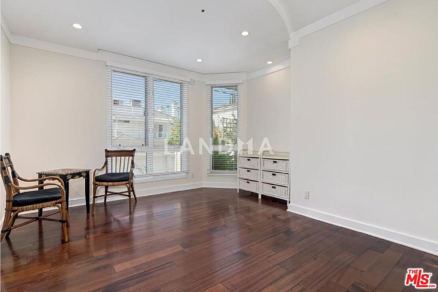 121 N Almont Drive #205 官网图片 15