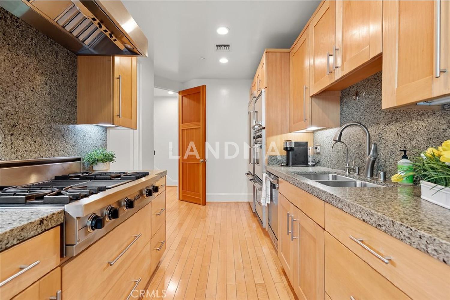 2323 S Beverly Glen Boulevard #9 官网图片 21