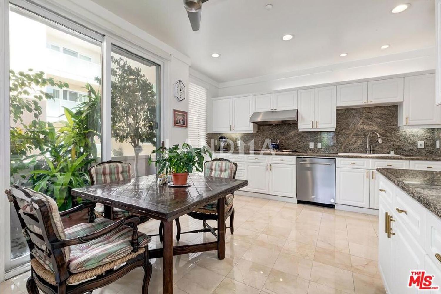 121 N Almont Drive #205 官网图片 5