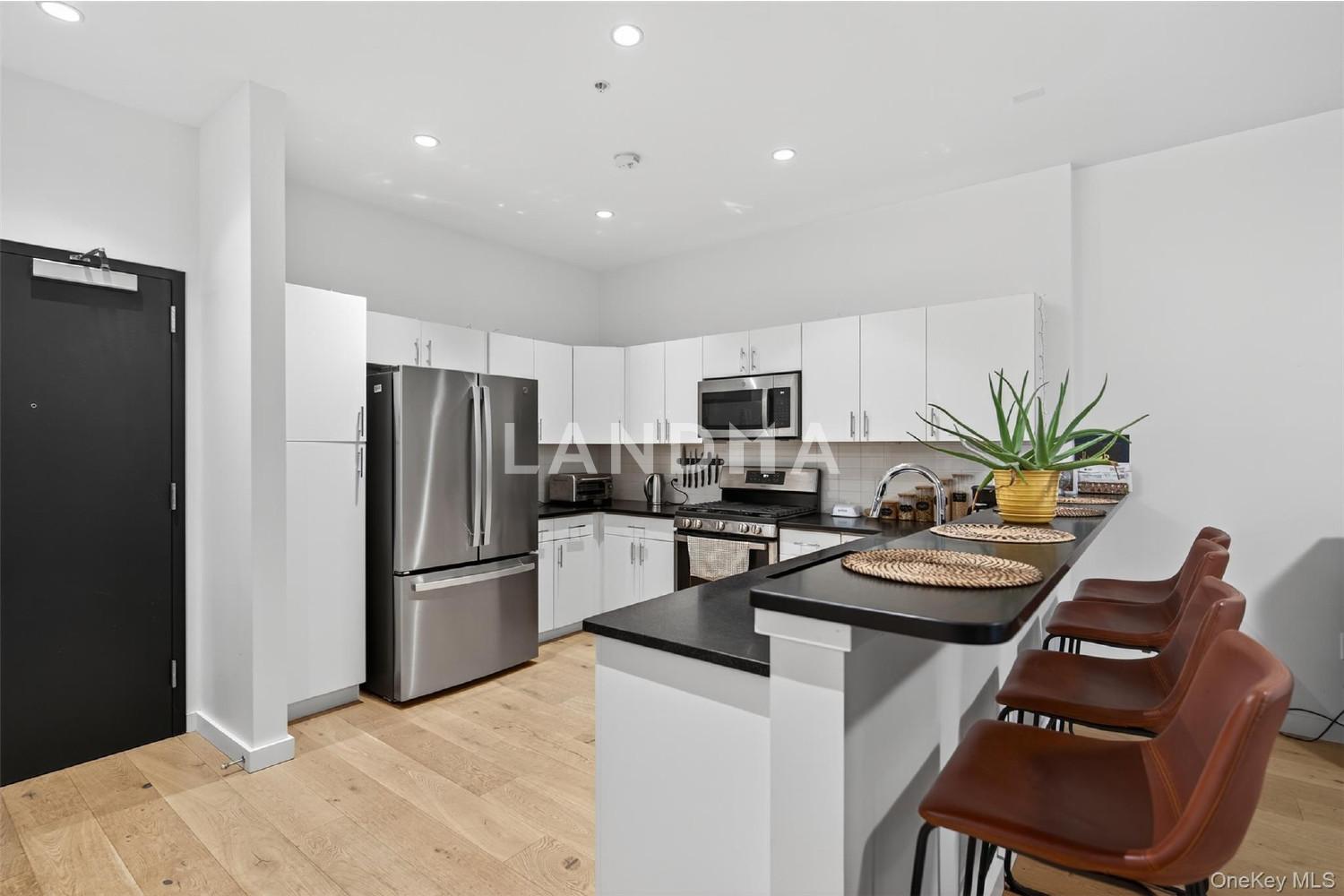 249 Main Street  Unit 305 官网图片 9