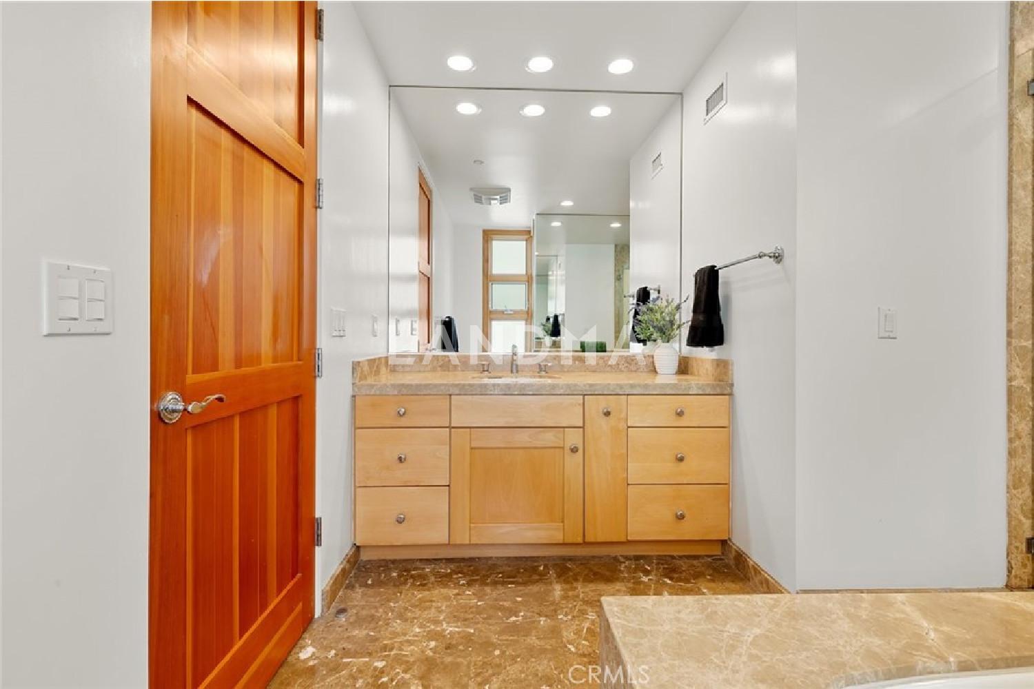 2323 S Beverly Glen Boulevard #9 官网图片 37