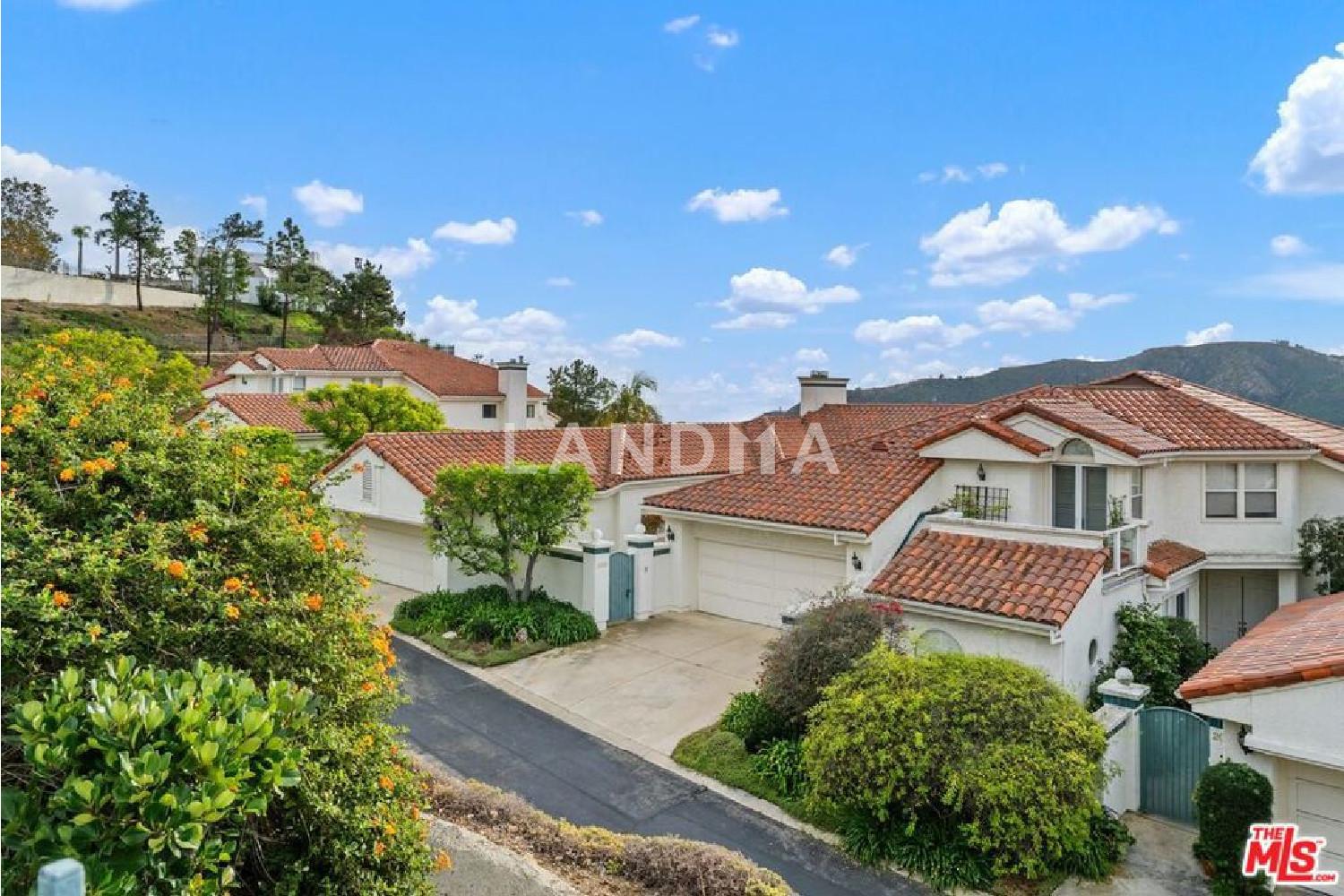 2042 Palisades Drive