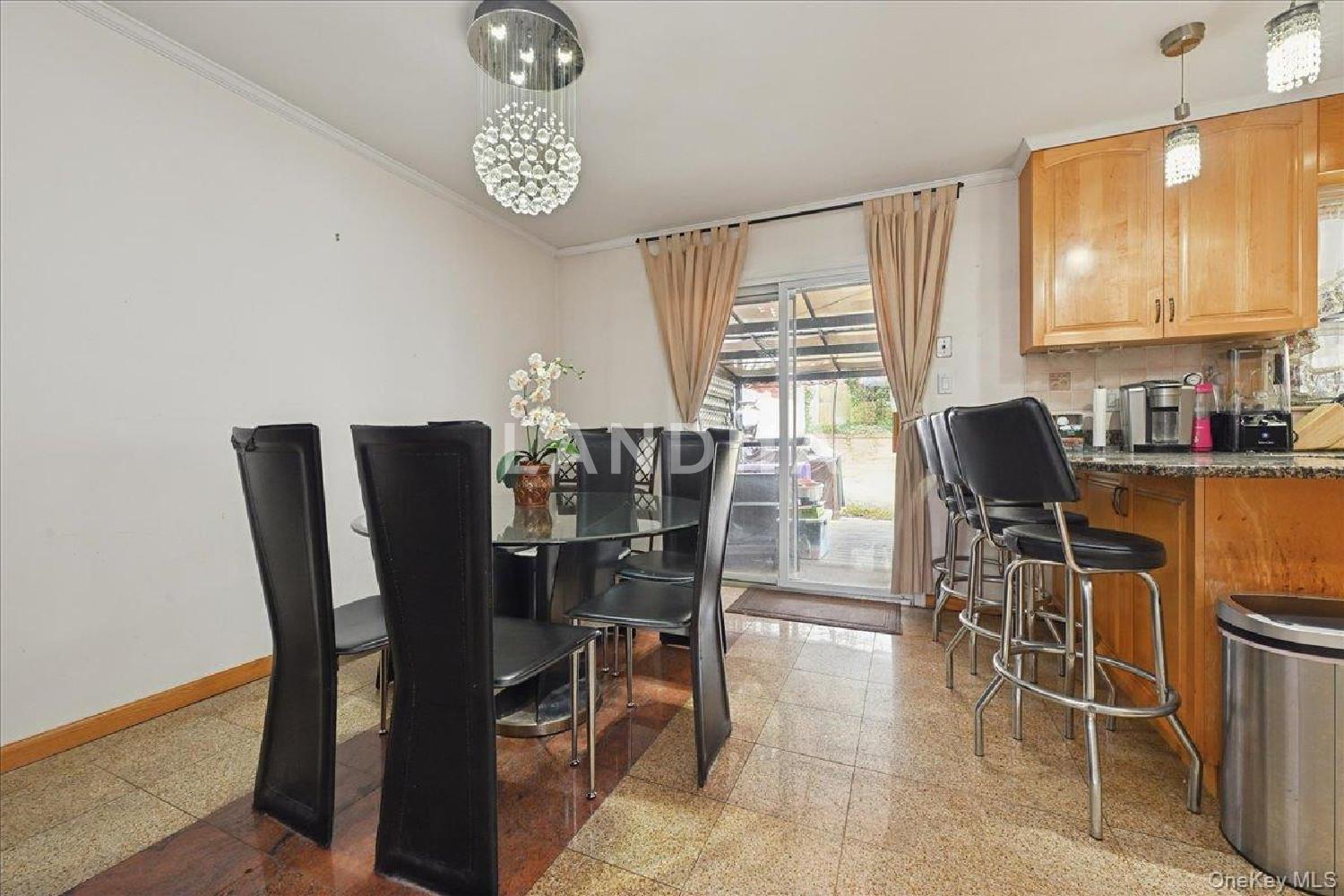 6239 Douglaston Parkway  Unit 19 官网图片 12