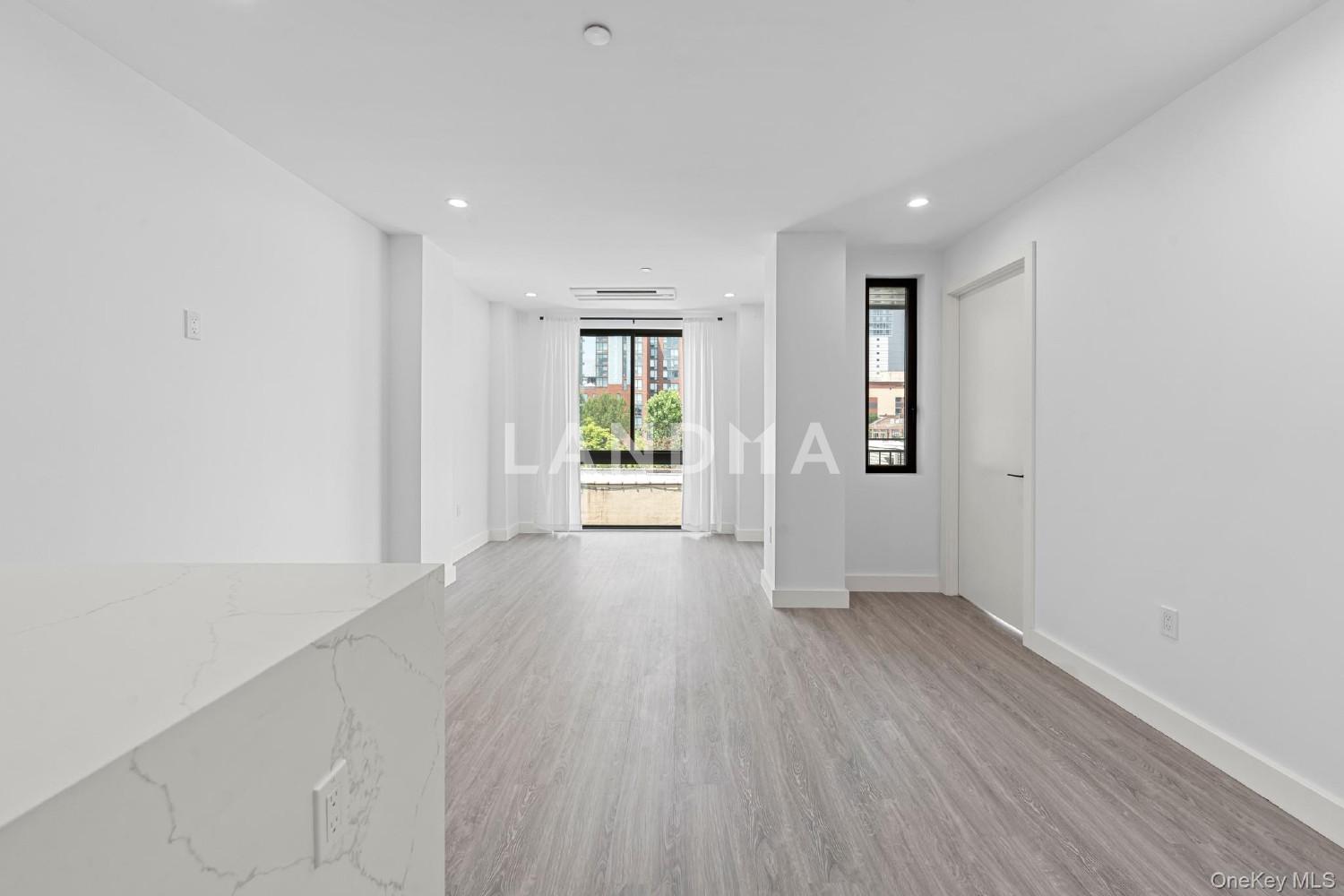 46-40 Vernon Boulevard  Unit 3B 官网图片 9