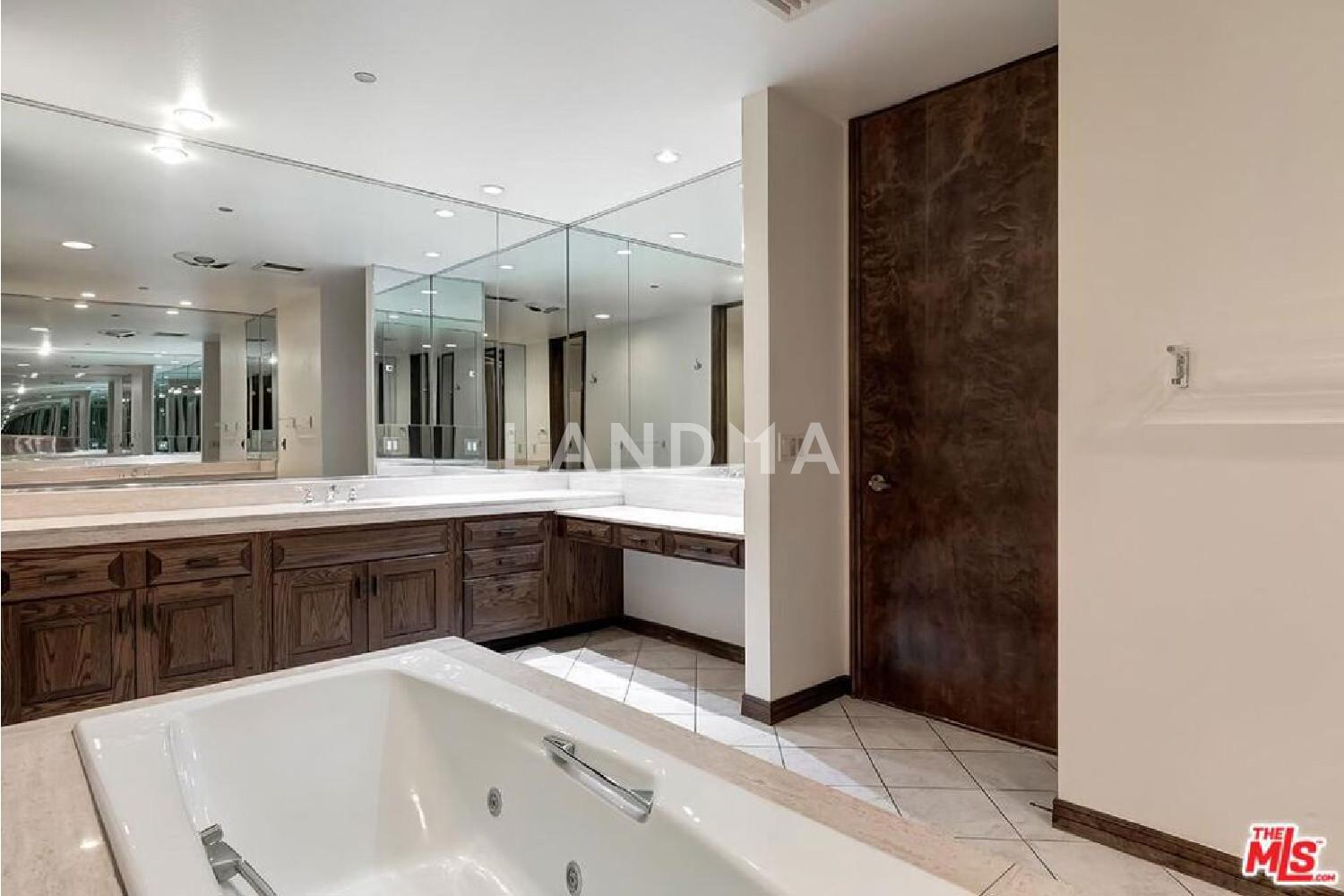 300 N Swall Drive #106 官网图片 12