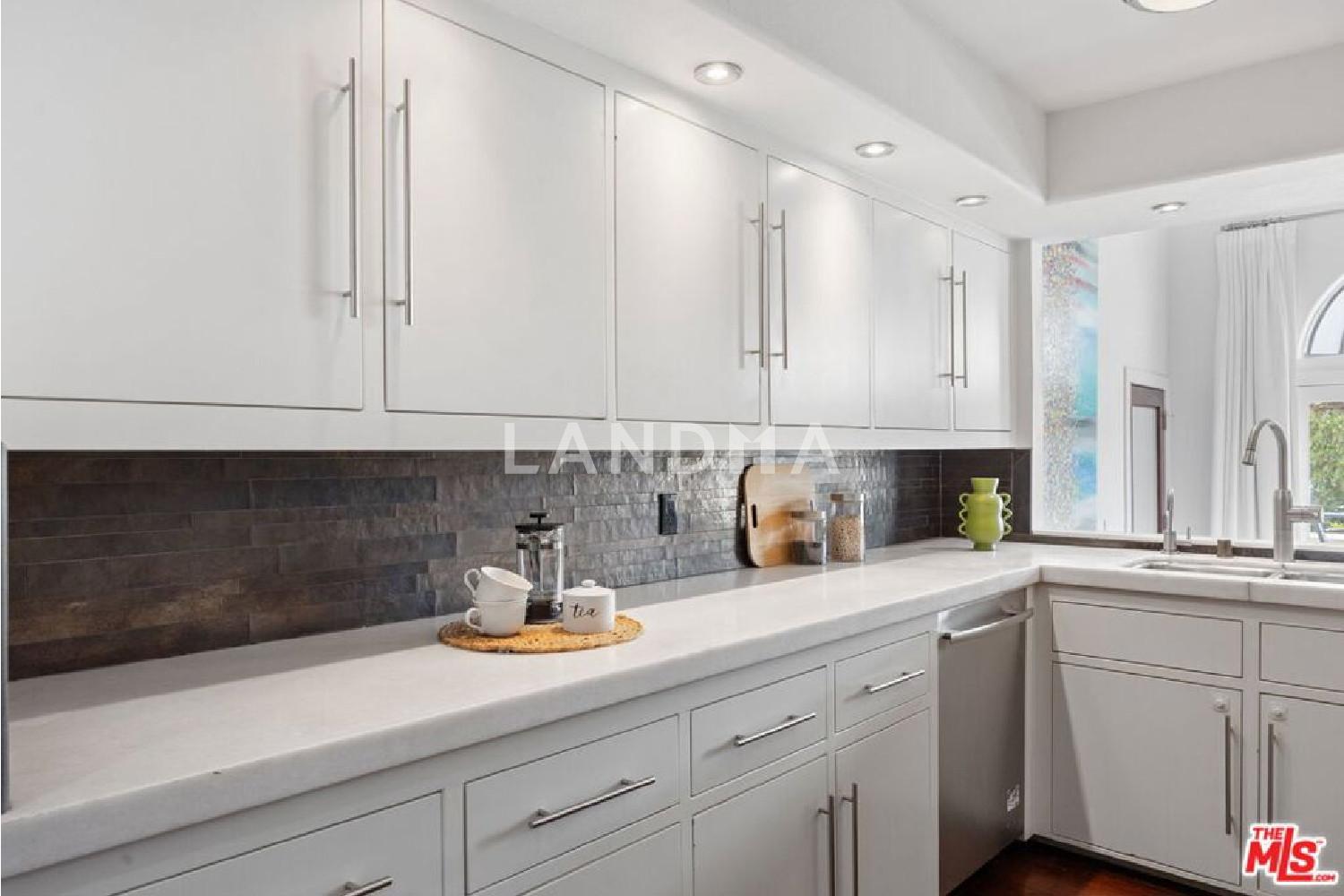 12011 Goshen Avenue #301 官网图片 12