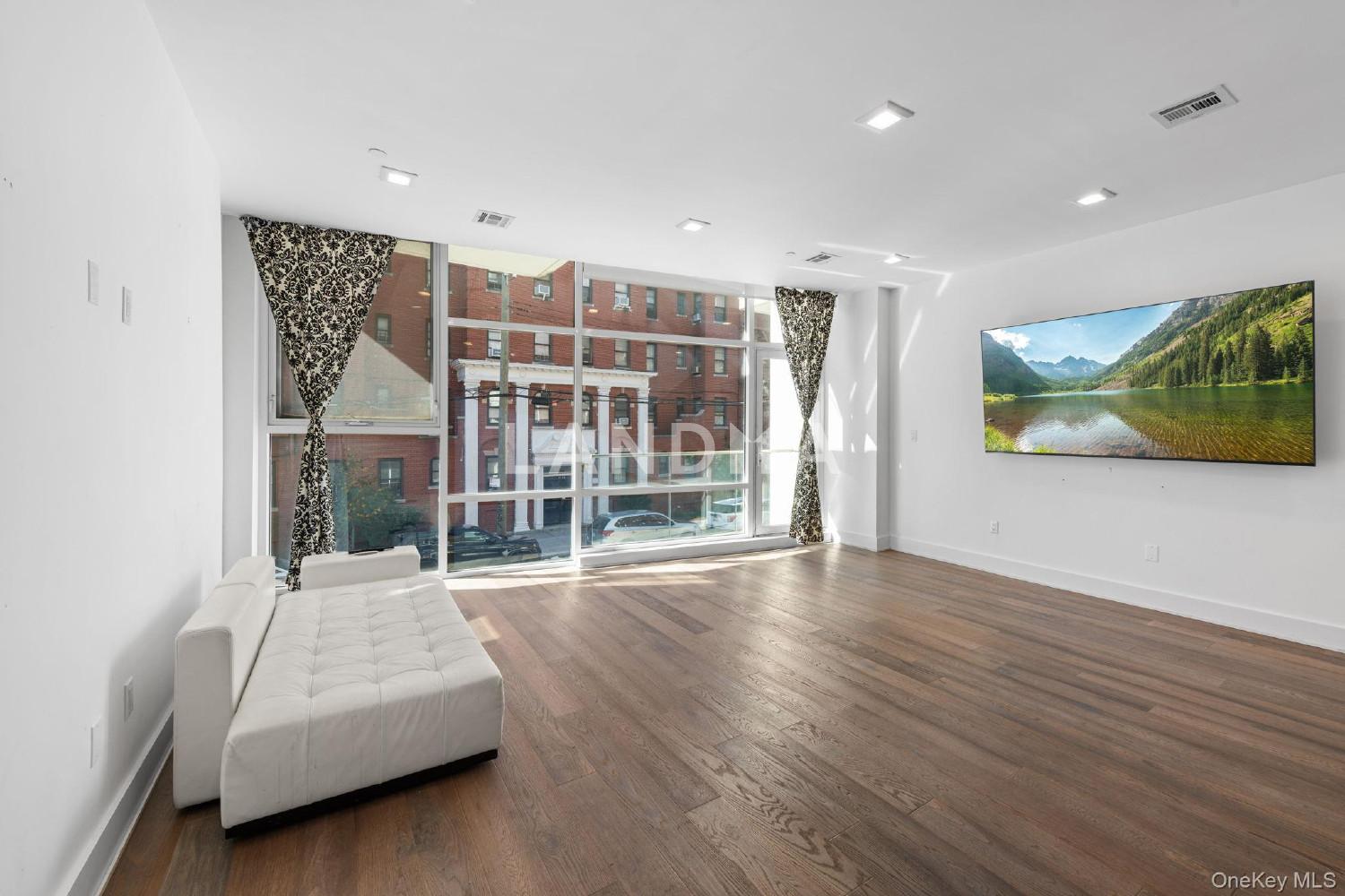 1769 E 13th Street  Unit 2B 官网图片 4