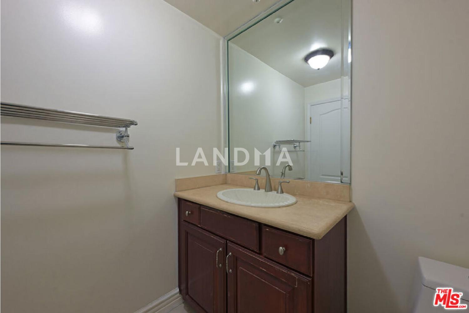 8555 Cashio Street #PH4 官网图片 30