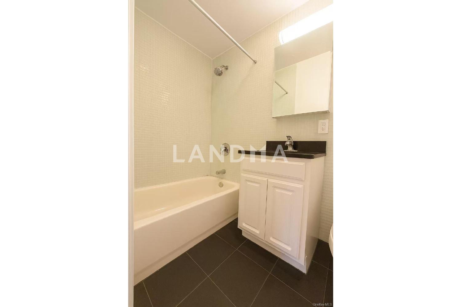 6070 Woodhaven Boulevard  Unit 4E 官网图片 9
