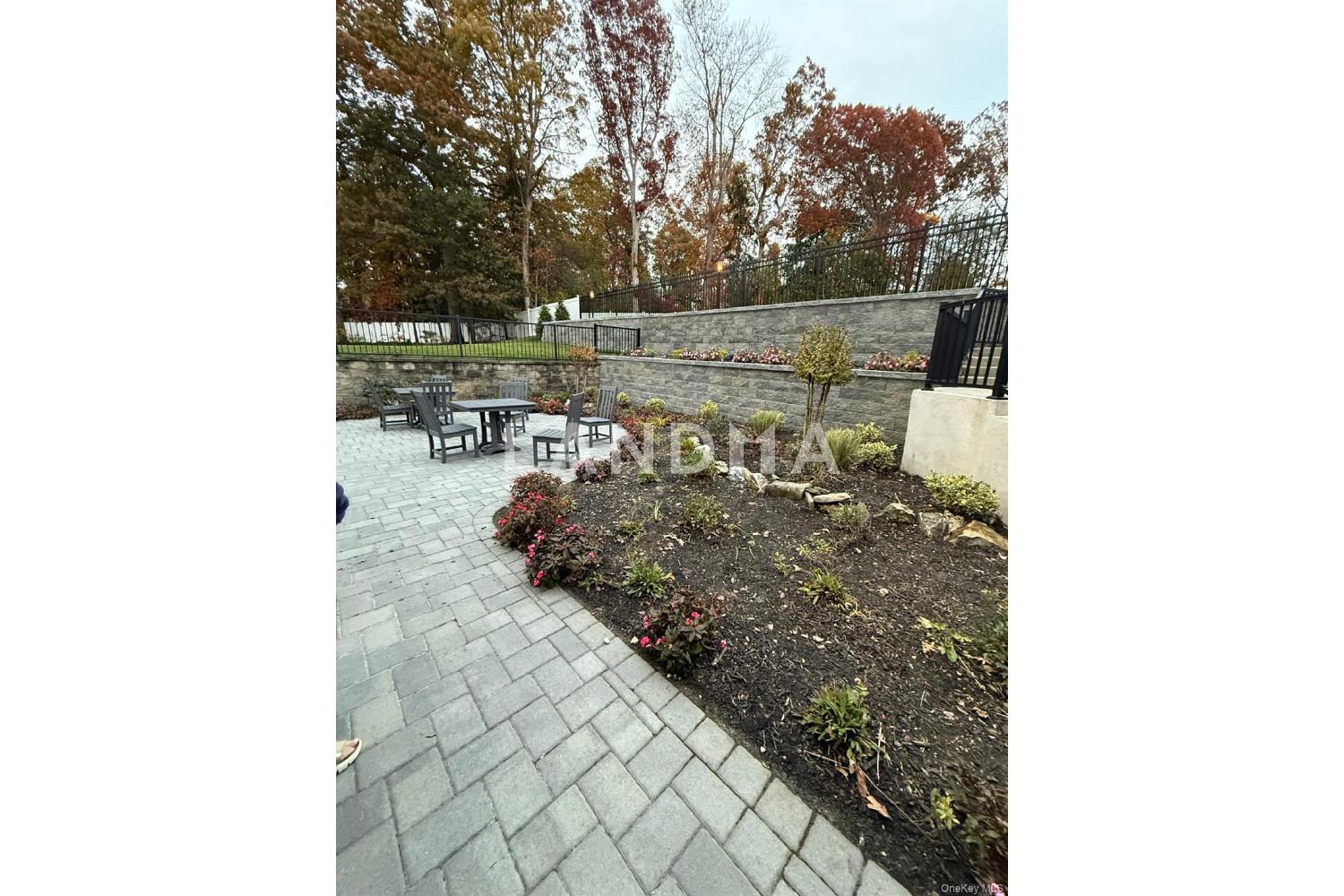 128 Santa Barbara Drive  Unit 128 官网图片 14