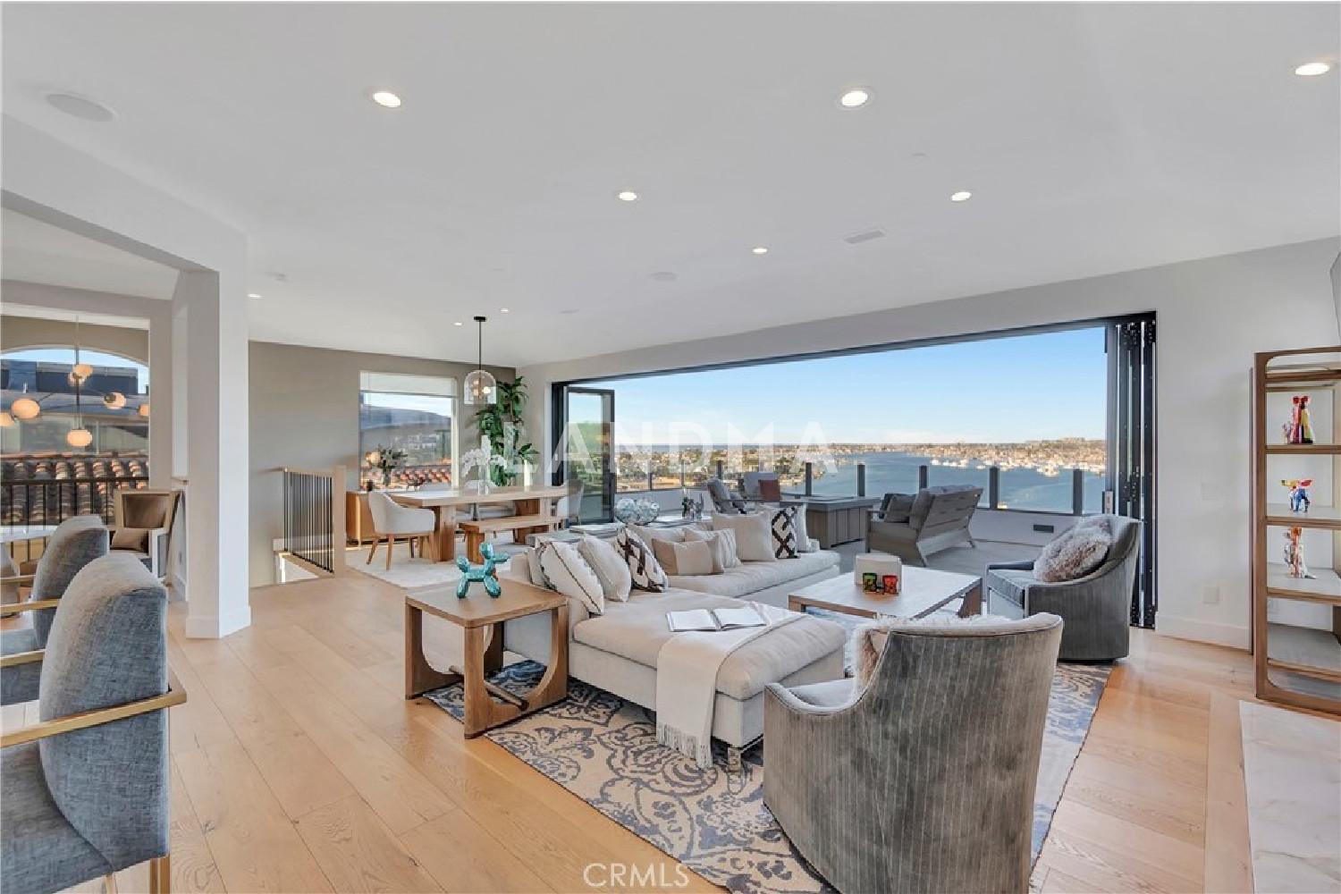 221 Carnation Avenue 官网图片 2