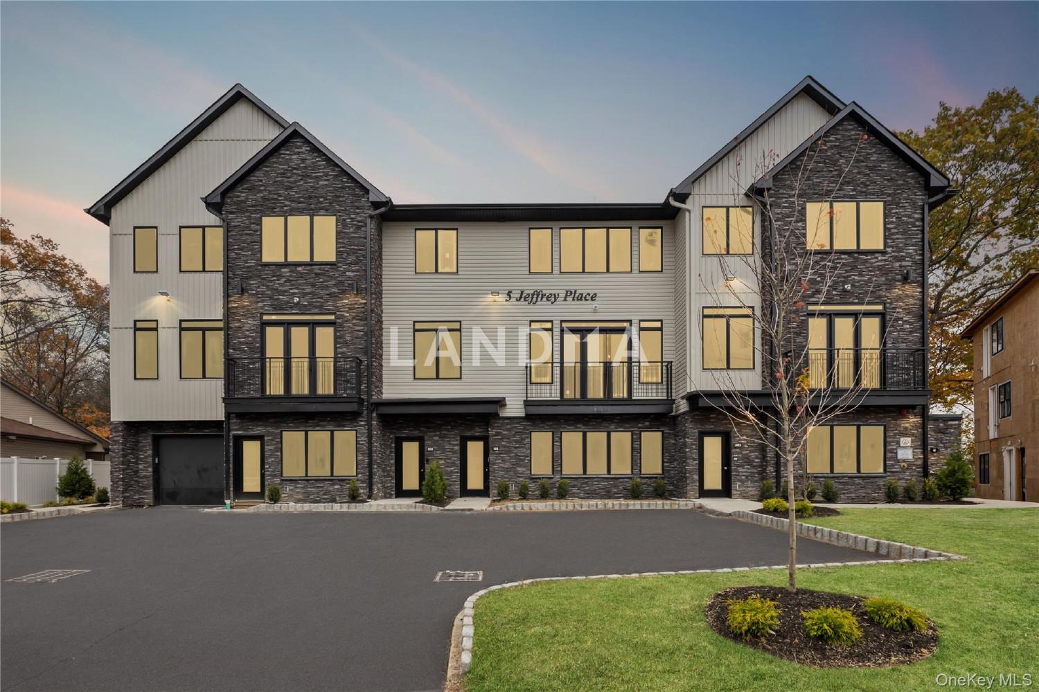 5 Jeffrey Place  Unit 112