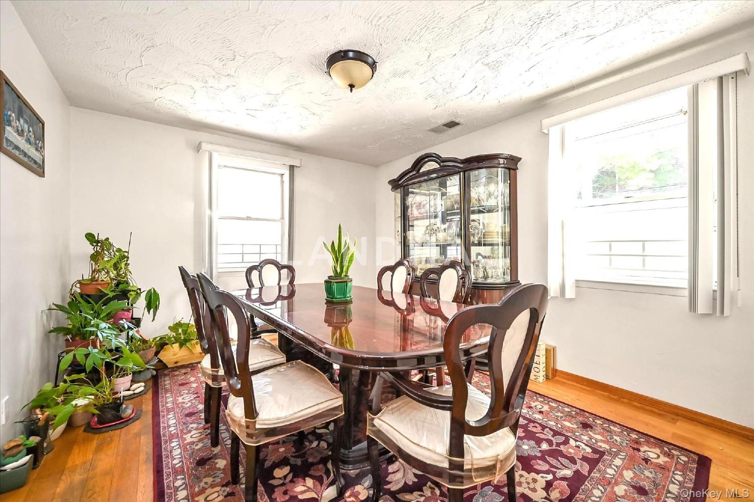 68-57 Cloverdale Boulevard  Unit 109 官网图片 5