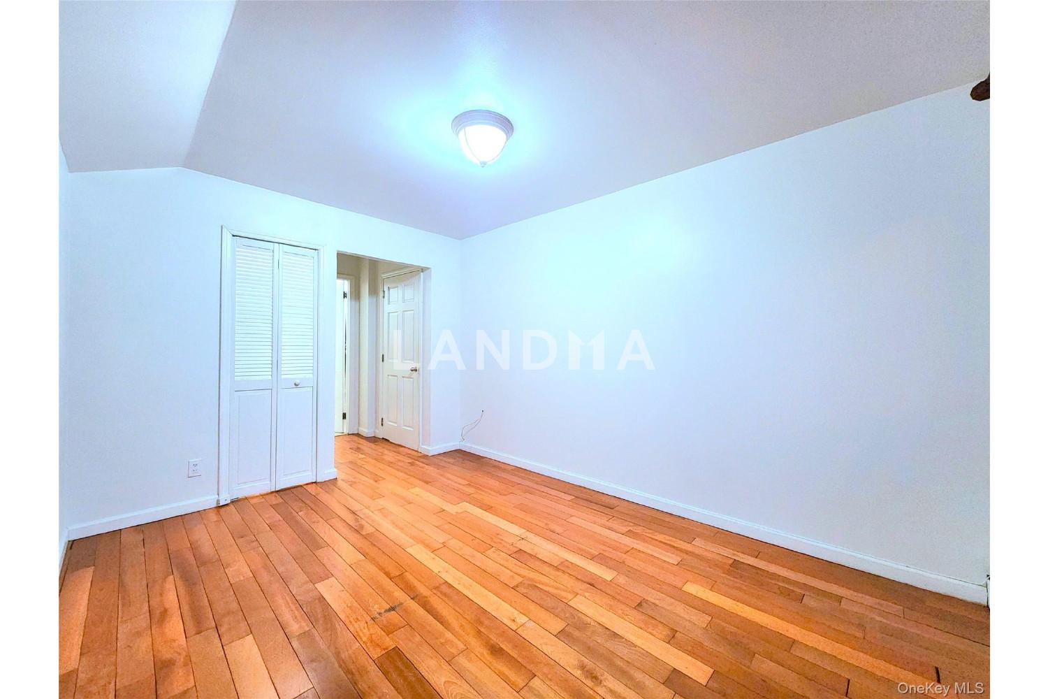 14018 33rd Avenue  Unit 104 官网图片 11
