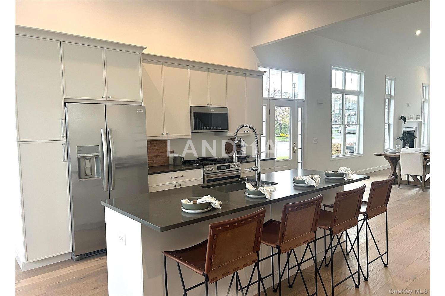 329 Silver Timber Drive  Unit 329 官网图片 3
