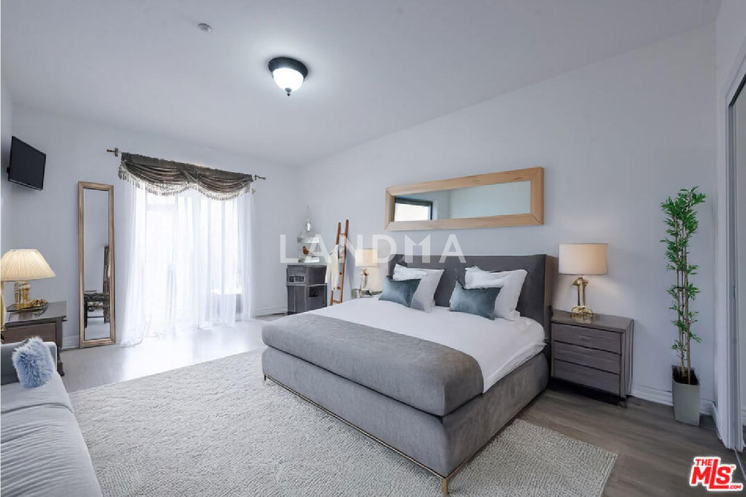 8555 Cashio Street #PH4 官网图片 36