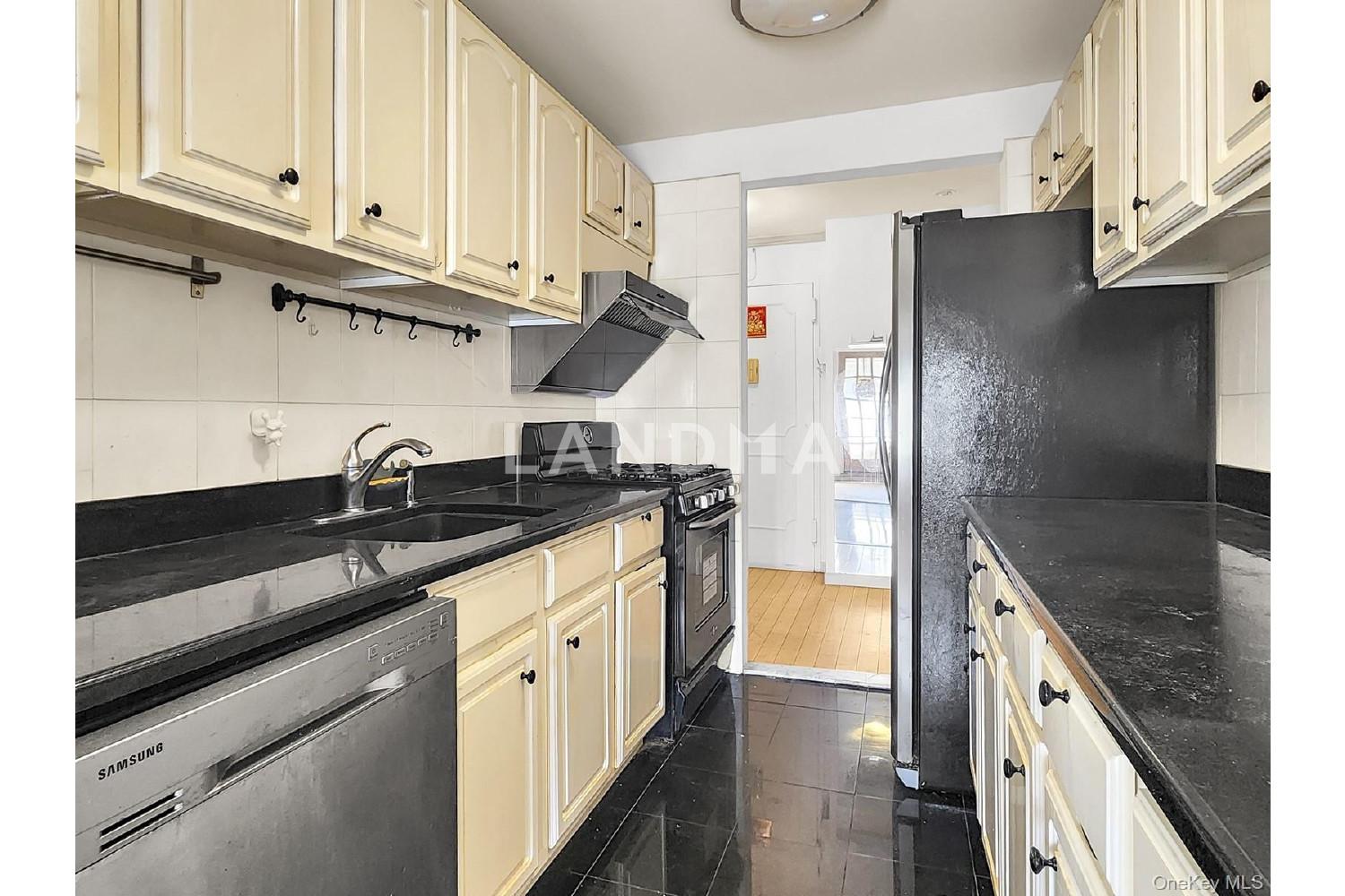 140-55 34th Avenue  Unit 3B 官网图片 3
