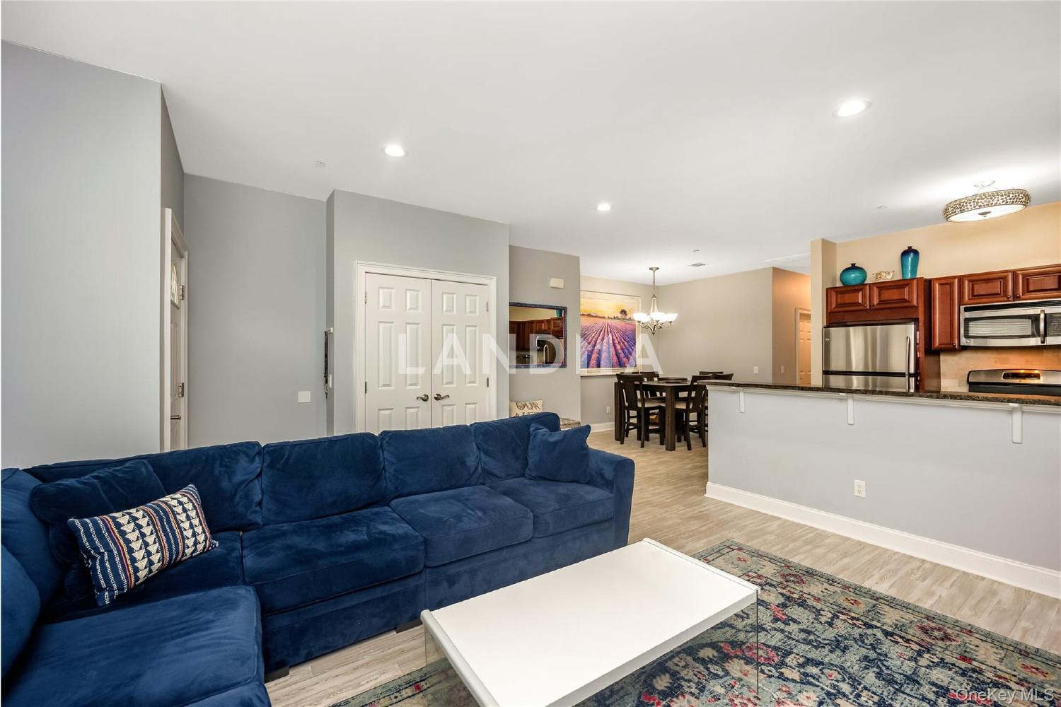 116 Stewart Avenue  Unit B 官网图片 4